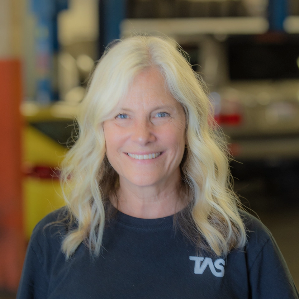Lisa Lowe - The Auto Service